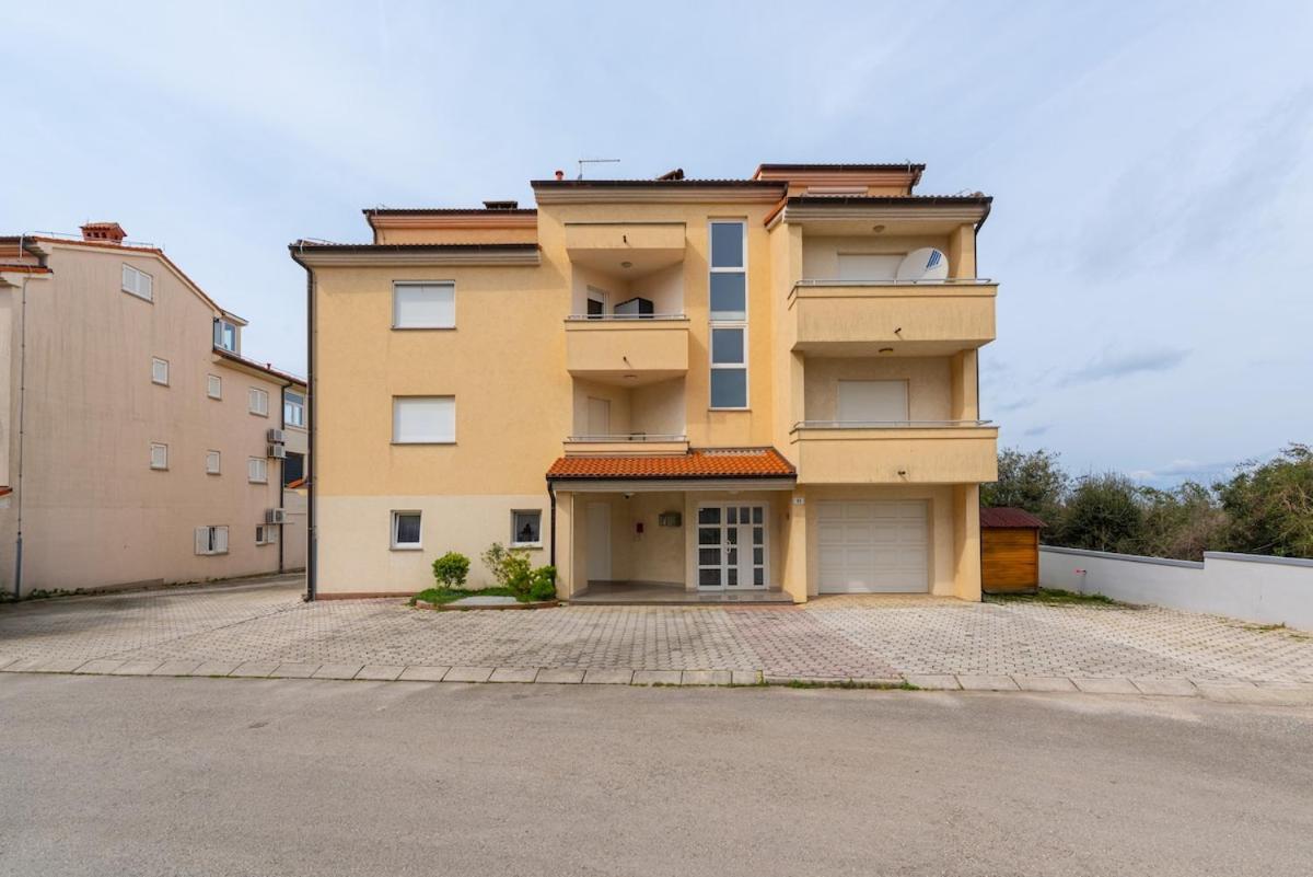 Bellavista Apartment *